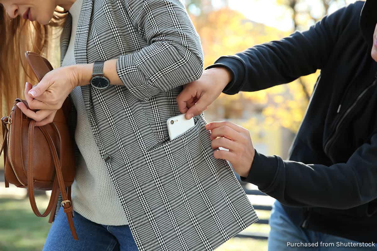 HOW TO AVOID PICKPOCKETS IN EUROPE: 10 Things I Learned from